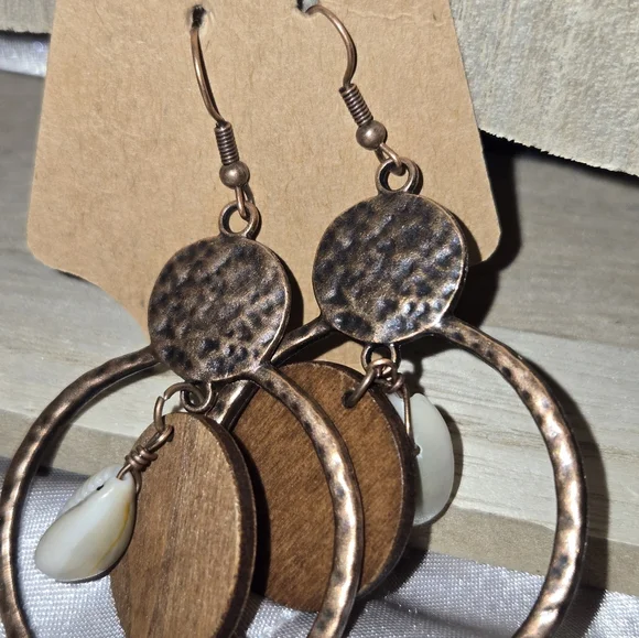 Earing - Picture 5 of 13